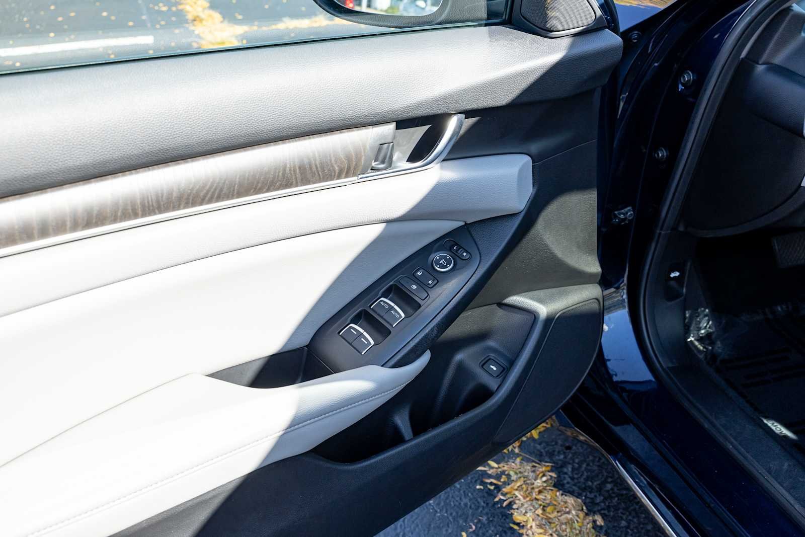 Used 2020 Obsidian Blue Pearl Honda EX image 13