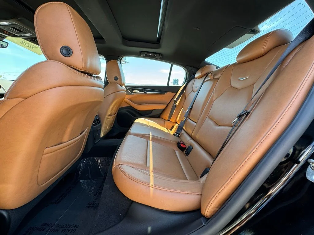 Used 2025  Cadillac Premium Luxury image 31