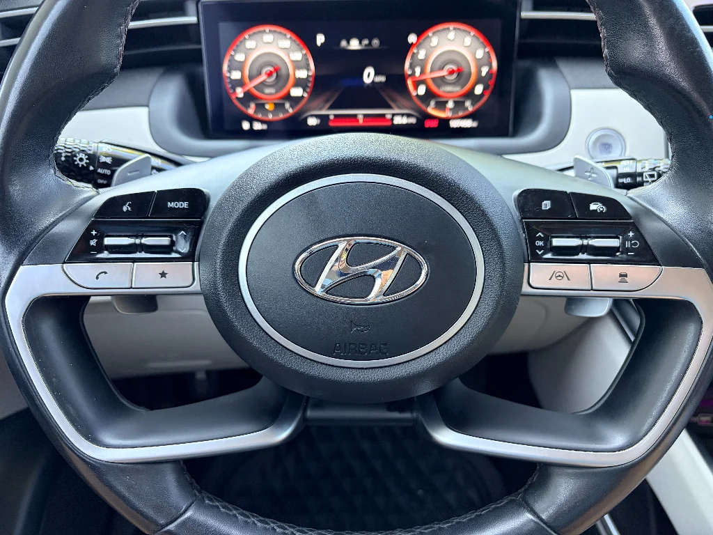 Used 2022 Quartz White Hyundai Limited image 11