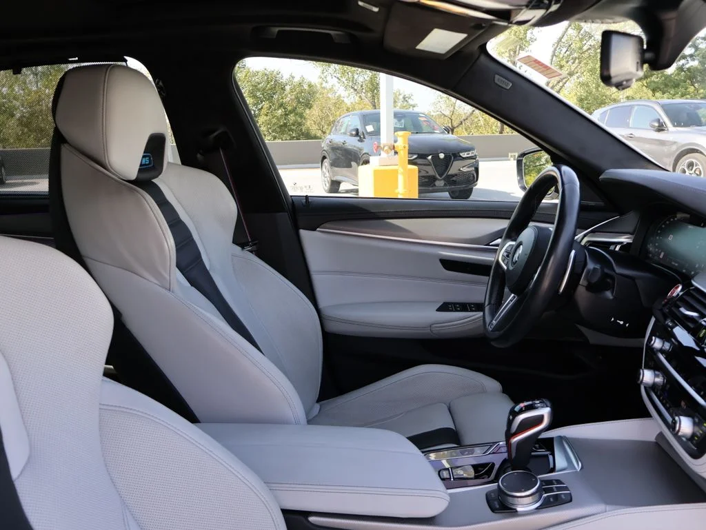 Used 2023 Alpine White BMW Base image 10