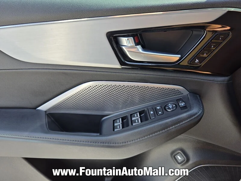 Used 2025 Platinum White Pearl Acura FWD image 18