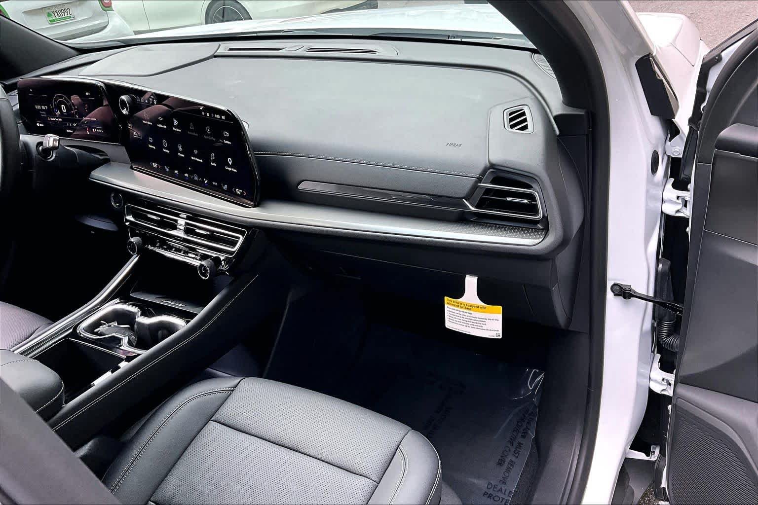 Used 2026 Summit White Chevrolet FWD LT image 18