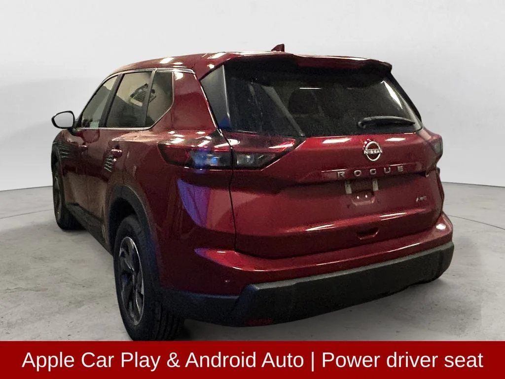 Used 2025 Scarlet Nissan SV image 3