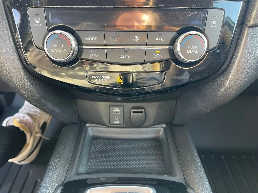 Used 2017 Brilliant Silver Nissan SV image 14