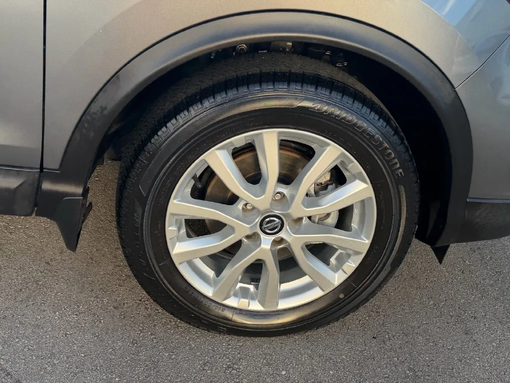 Used 2020 Gray Nissan SV image 9