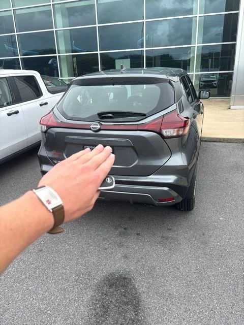 Used 2024 Gray Nissan S image 6