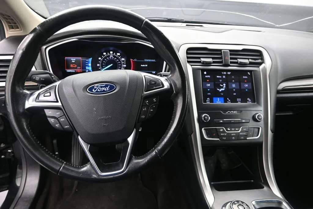 Used 2019 Black Ford SEL image 22