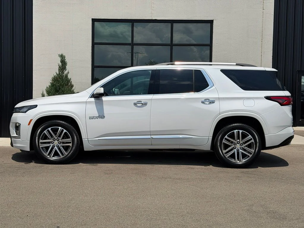 Used 2022 White Chevrolet High Country image 2
