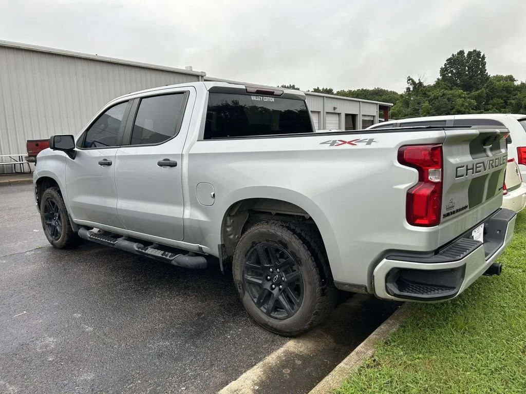 Used 2021 SILVER ICE METALLIC Chevrolet Custom image 5