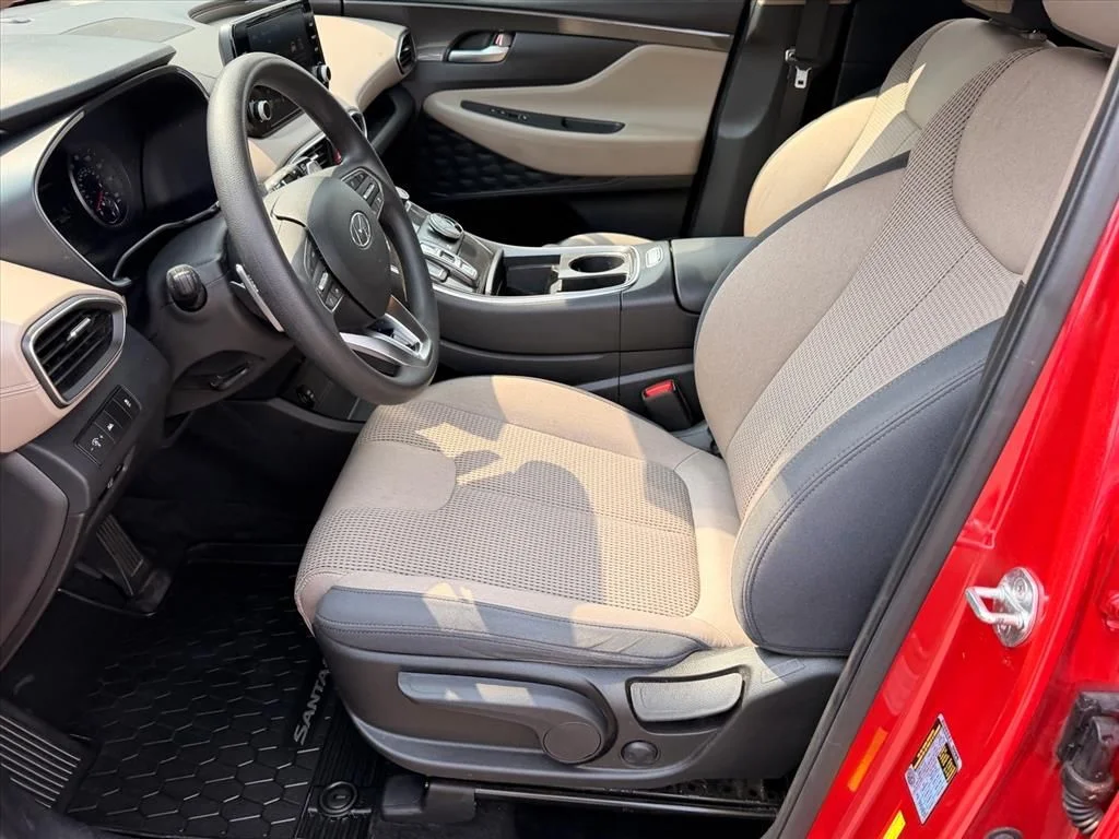 Used 2022 Red Hyundai SE image 8