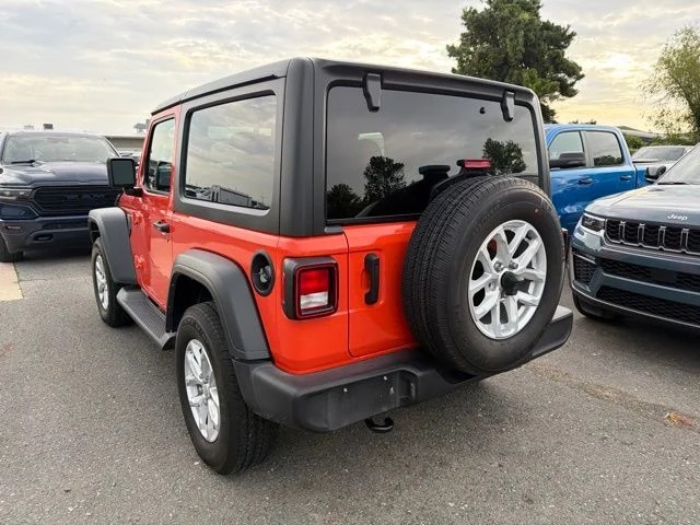 Used 2023  Jeep Sport S image 7