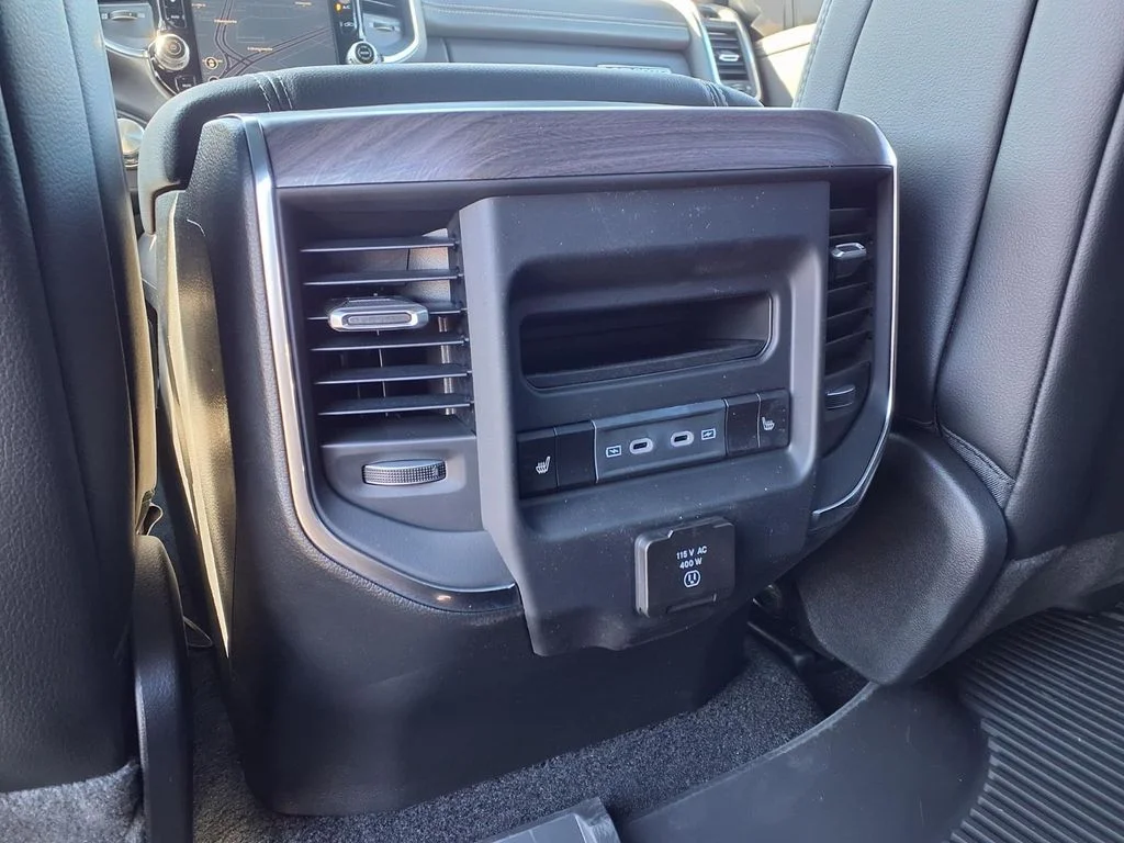 New 2026 Diamond Black Crystal Pearl-Coat Exterior Paint RAM Laramie image 24