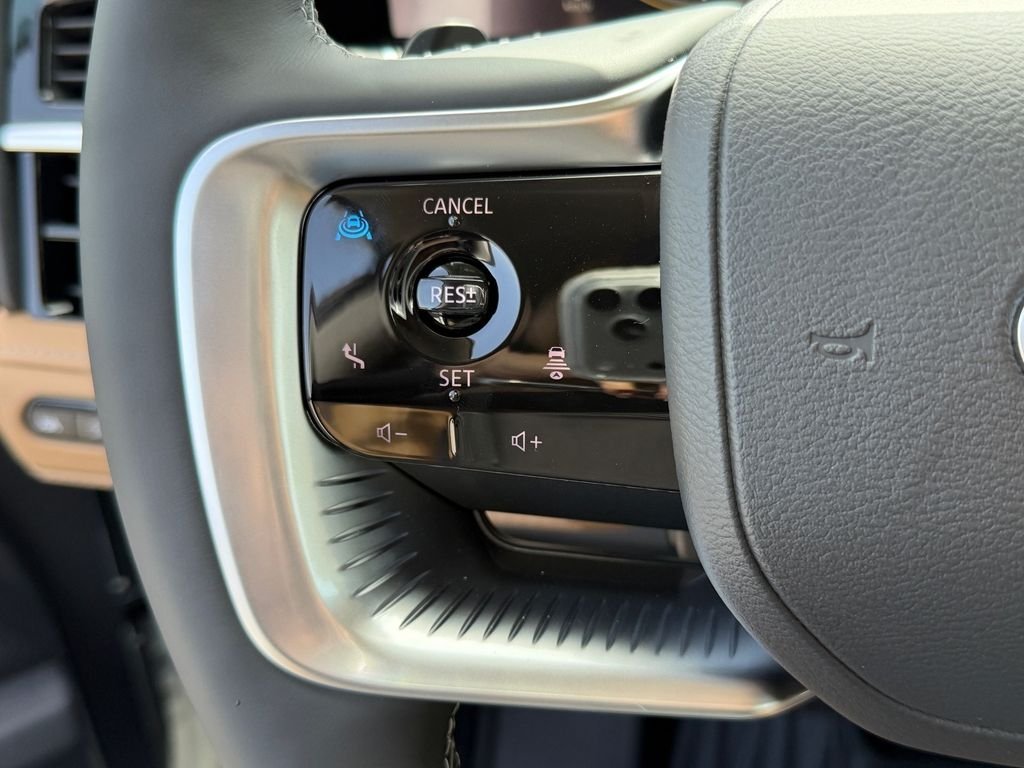 New 2027 RADIANT WHITE INFINITI Luxe 4WD image 27