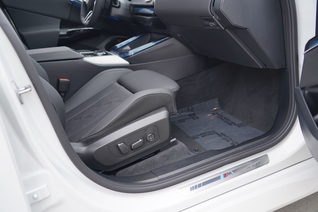New 2026 Alpine White BMW 30 xDrive image 15