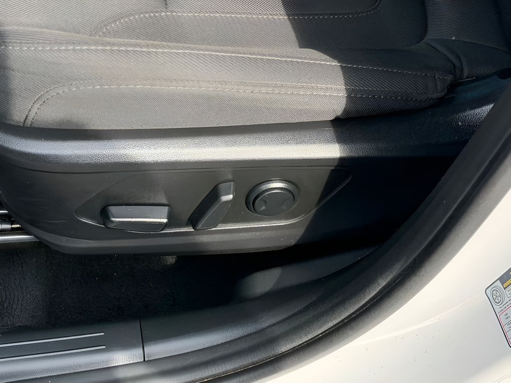Used 2024 White Pearl Hyundai SEL image 17