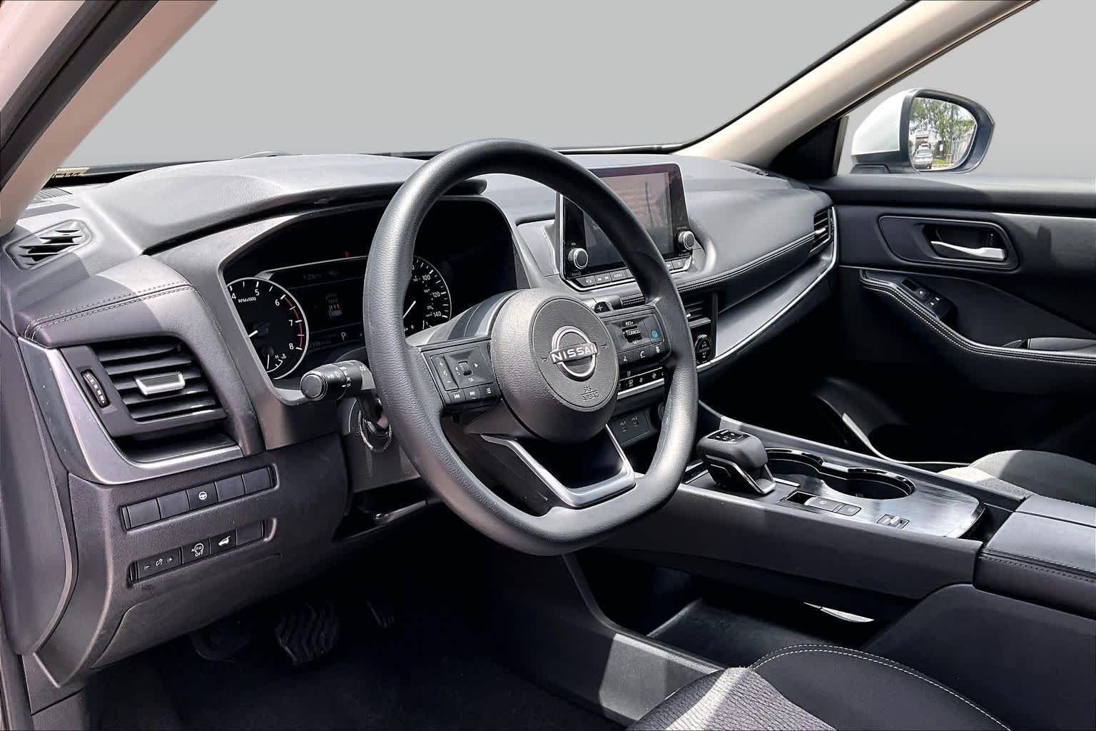 Used 2024 Everest White Pearl Nissan SV image 17