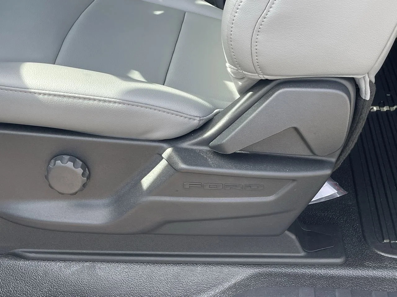 New 2024 Oxford White Ford XL image 22