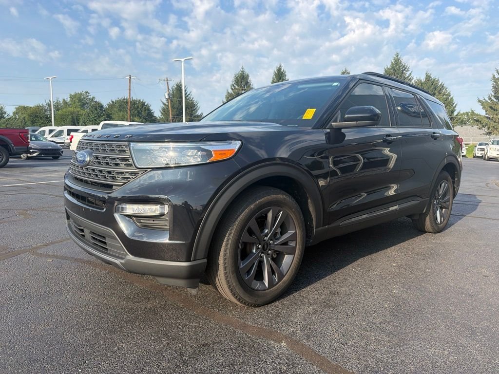 Used 2023 Black Metallic Ford XLT image 2