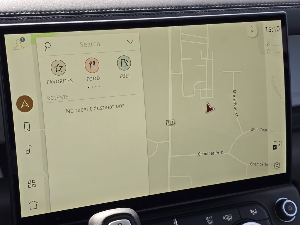 New 2026 Fuji White Land Rover X-Dynamic se image 4