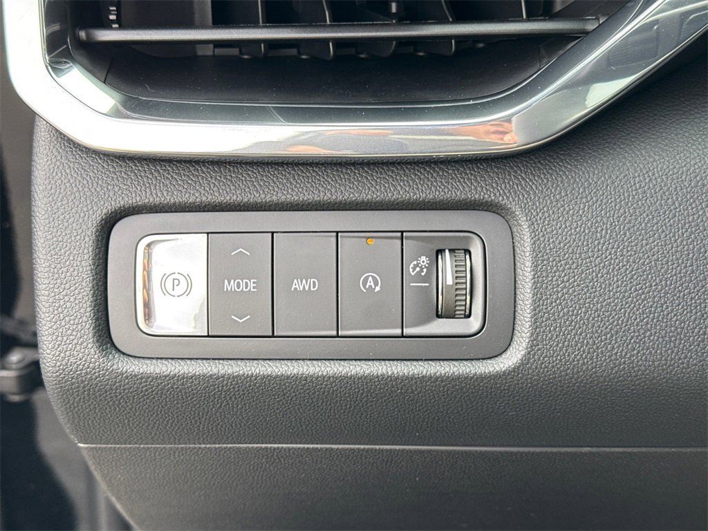 2025 GMC ACADIA - Image 18