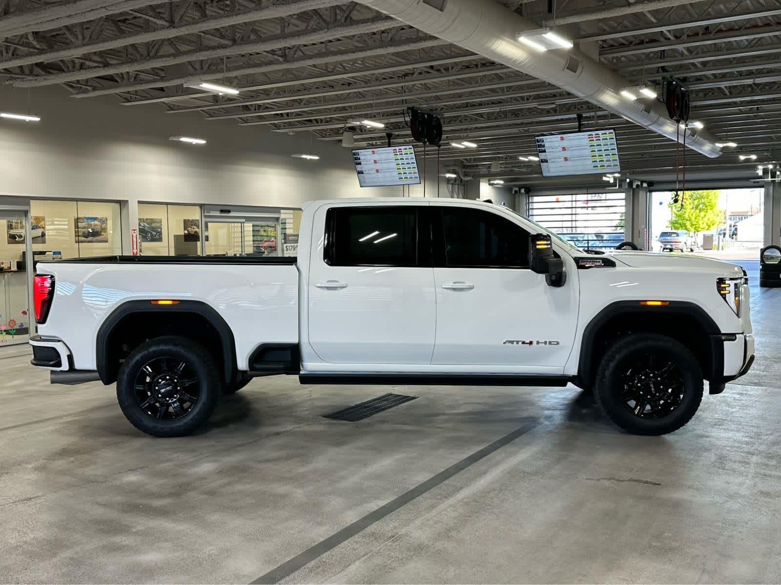 2025 GMC Sierra 3500HD AT4 - Photo 8