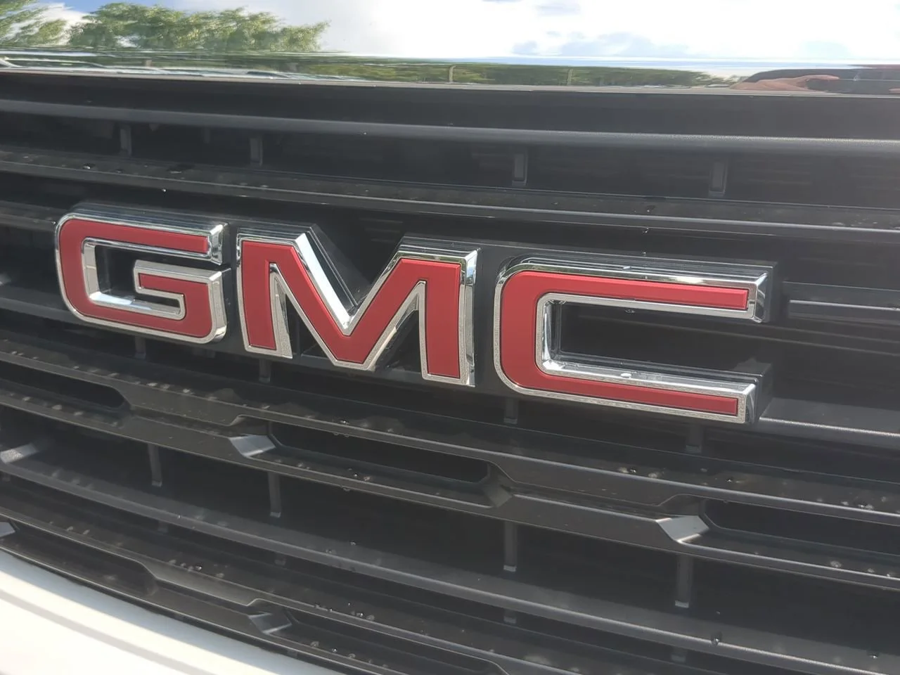 New 2026 Summit White GMC Pro image 29
