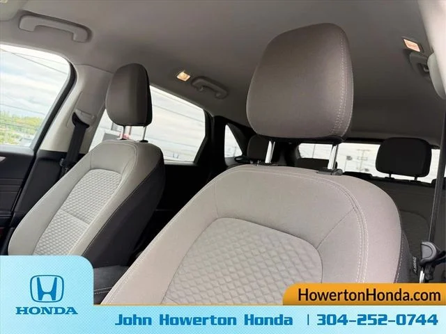 Used 2022 White Ford SE image 13