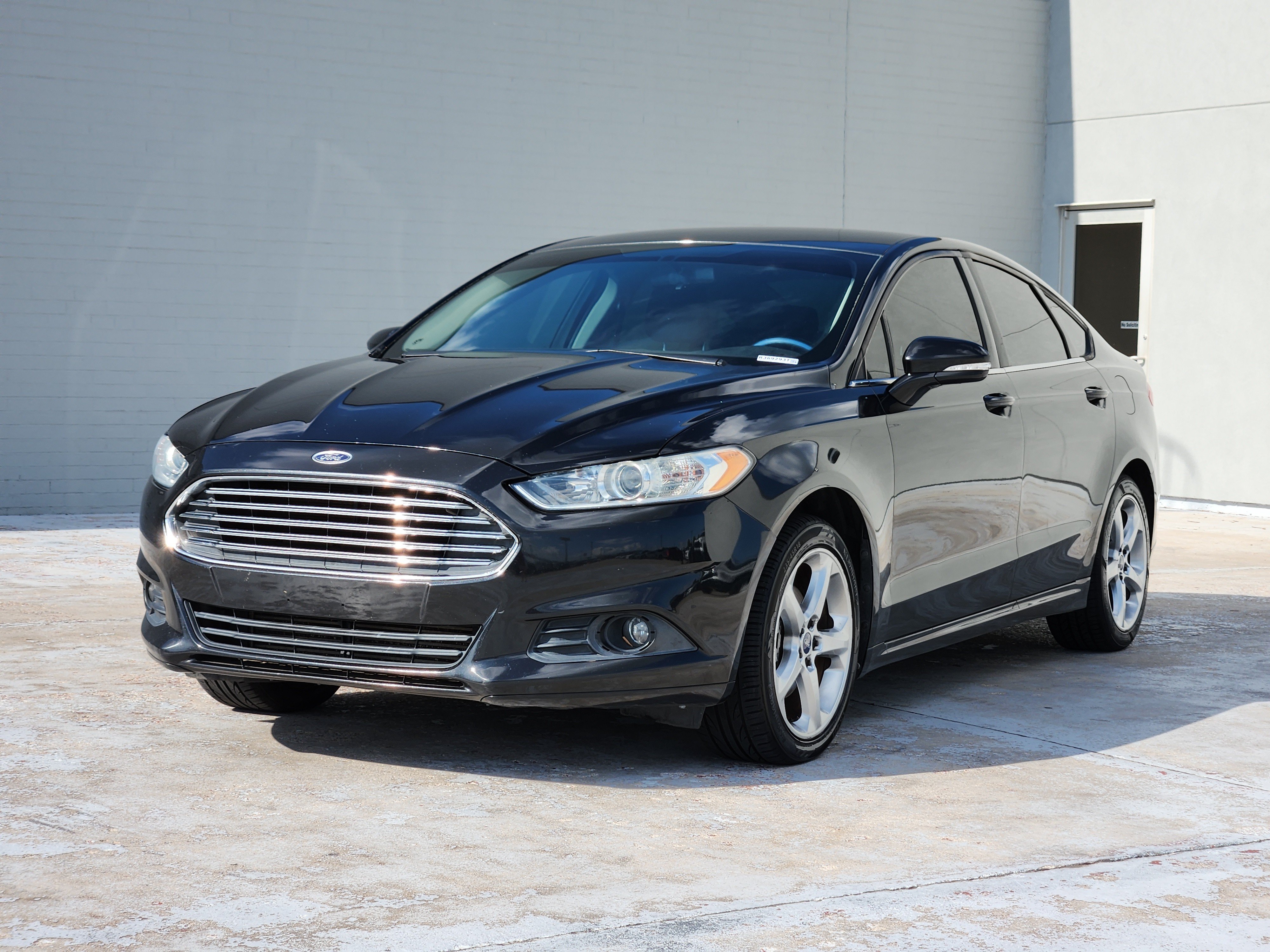 Used 2013 Tuxedo Black Metallic Ford SE image 3
