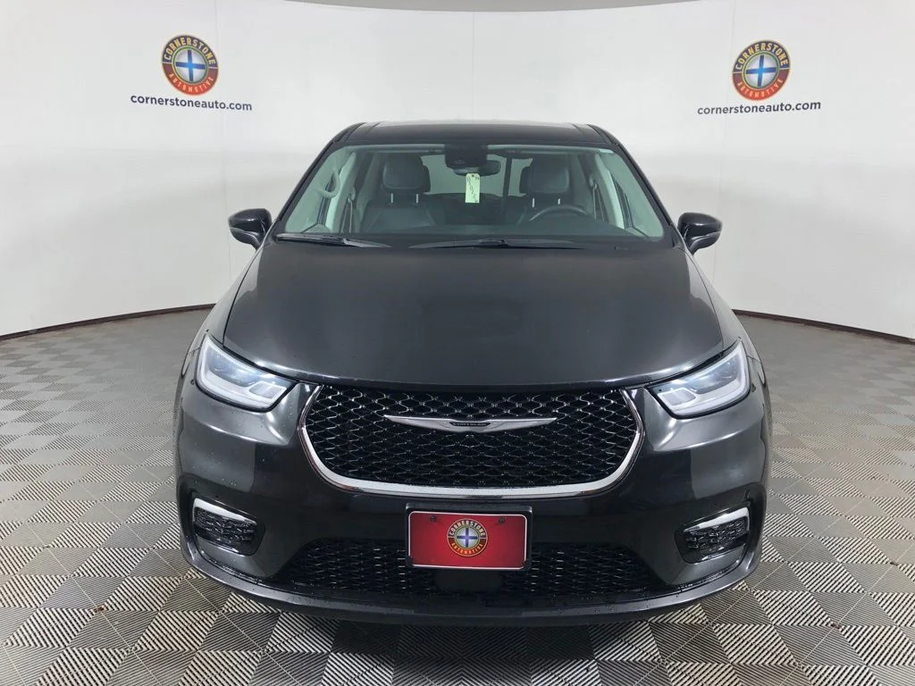 Used 2023 Black Chrysler Touring L image 15