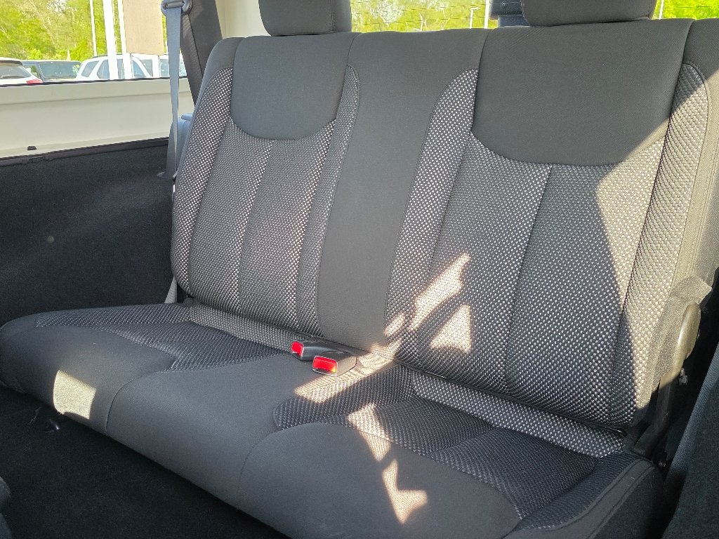Used 2016 Granite Crystal Metallic Clear Coat Jeep Sport image 27