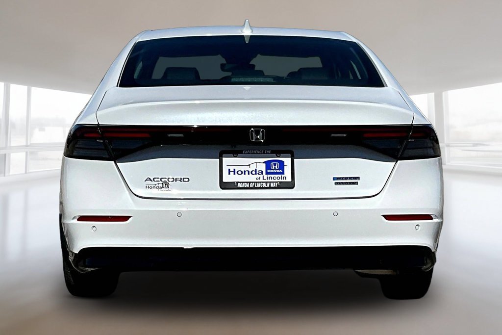 New 2026 Platinum White Pearl Honda Touring image 4