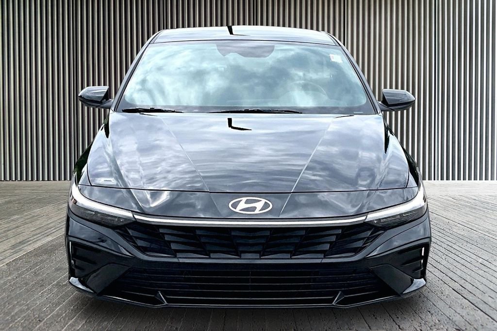 Certified Used 2025 Black Hyundai SEL Sport image 4