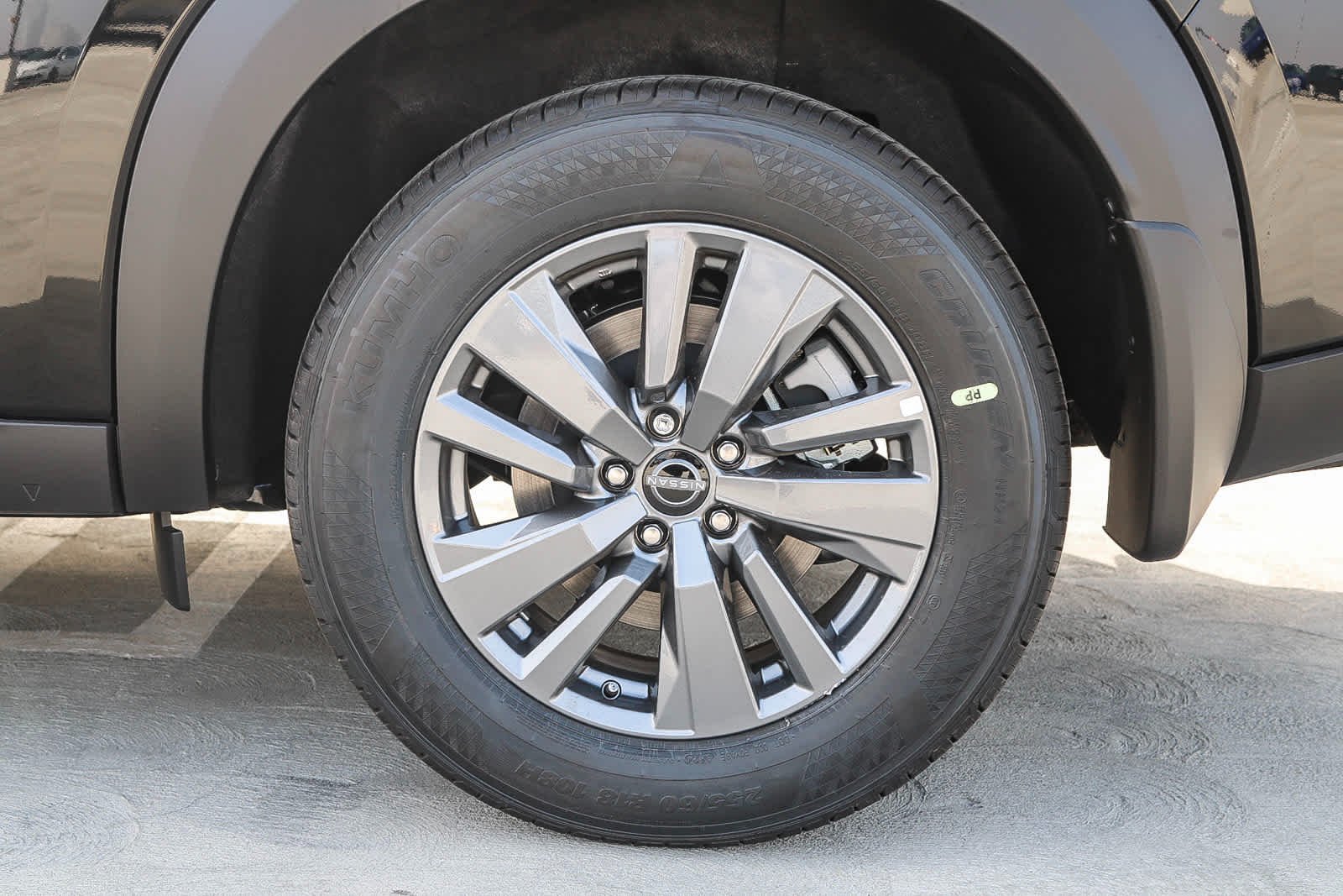2025 Nissan Pathfinder SV - Photo 11