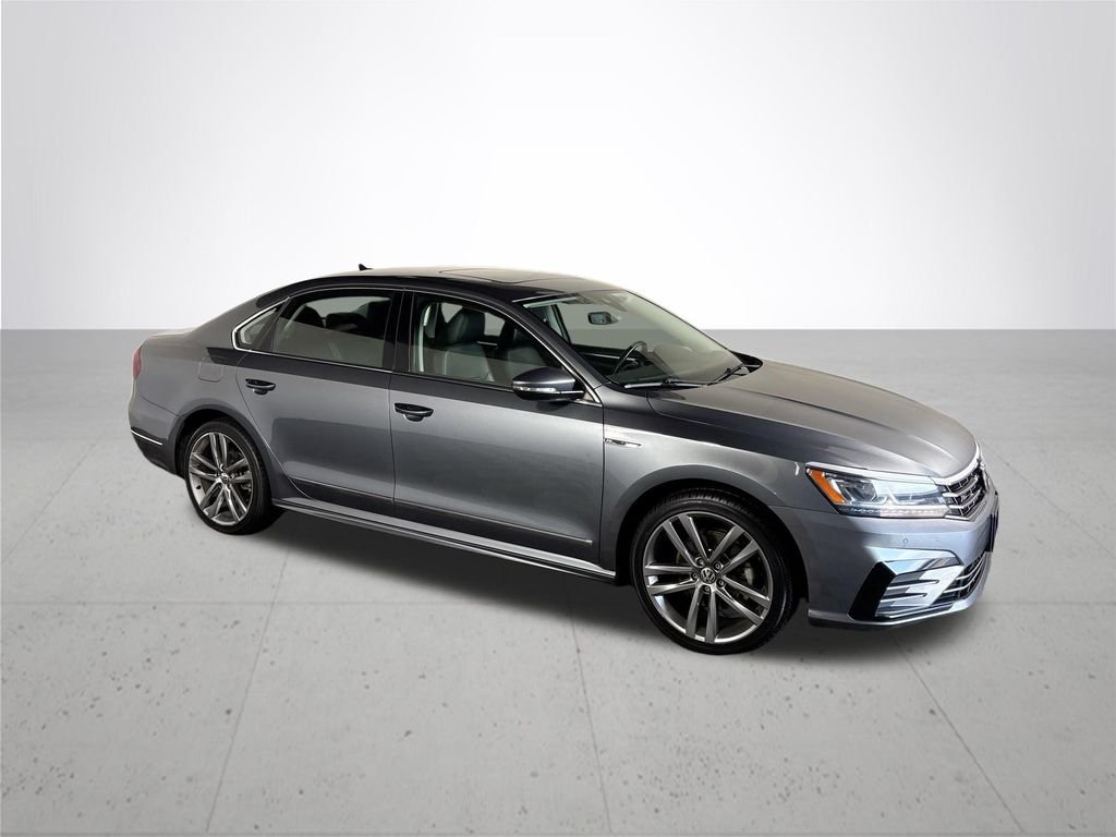 Used 2019 Platinum Gray Metallic Volkswagen 2.0T SE R-Line image 4