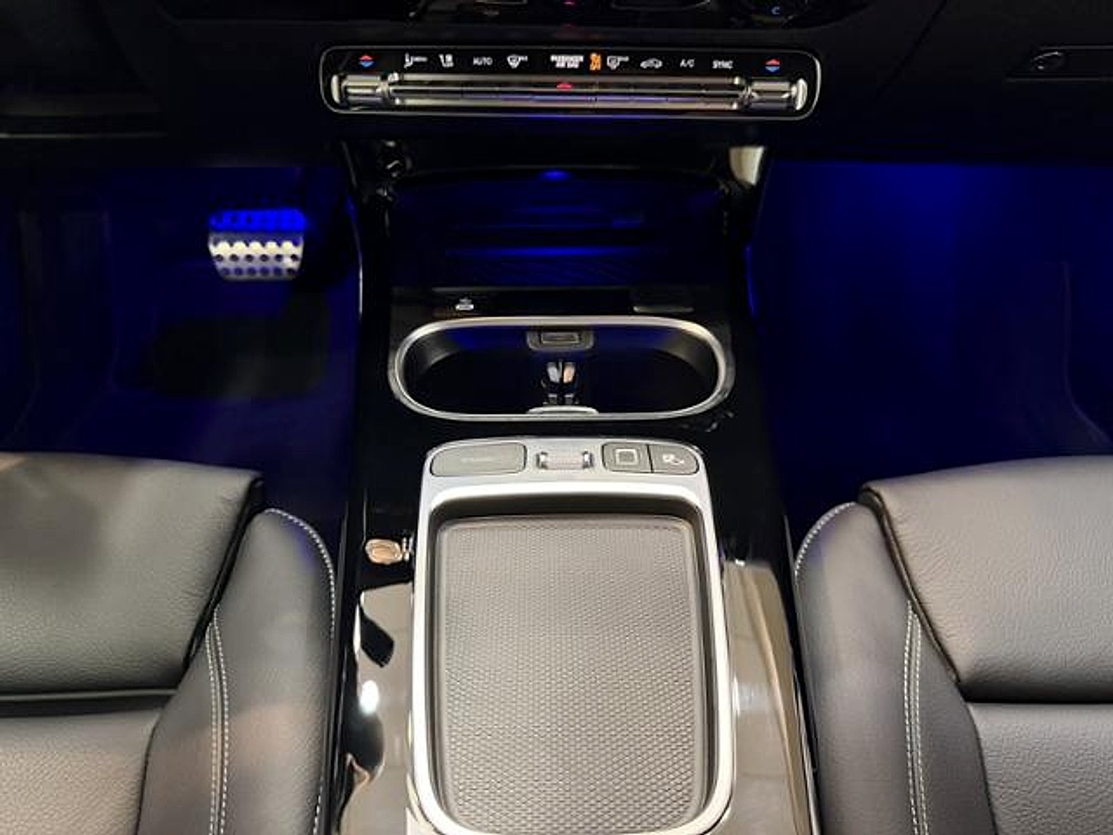 Certified Used 2025 Cirrus Silver Metallic Mercedes-Benz AMG® CLA 35 image 11