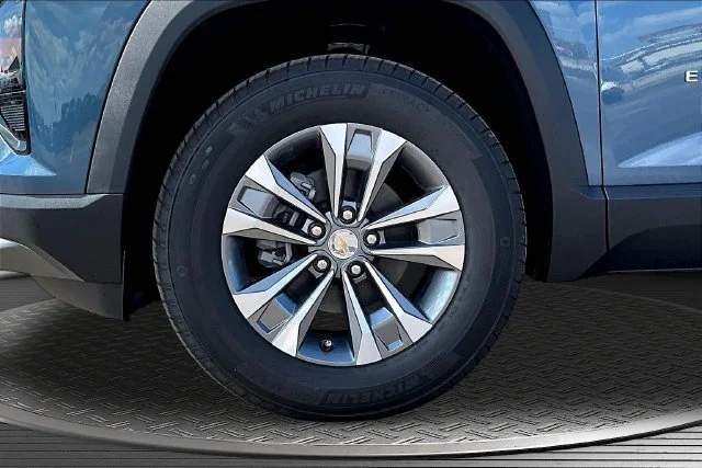2027 Chevrolet Equinox LT - Photo 13