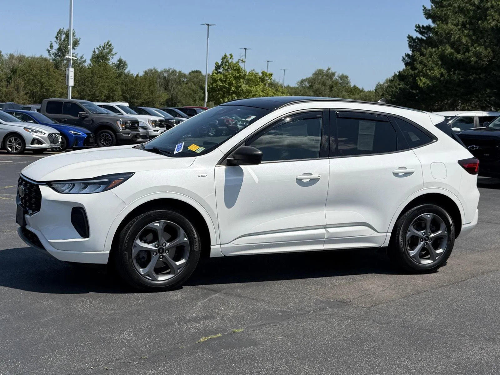 Used 2023 Star White Metallic Tri-Coat Ford ST-Line image 6