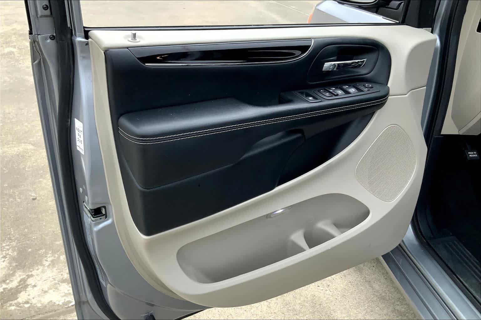 2020 Dodge Grand Caravan SXT - Photo 19