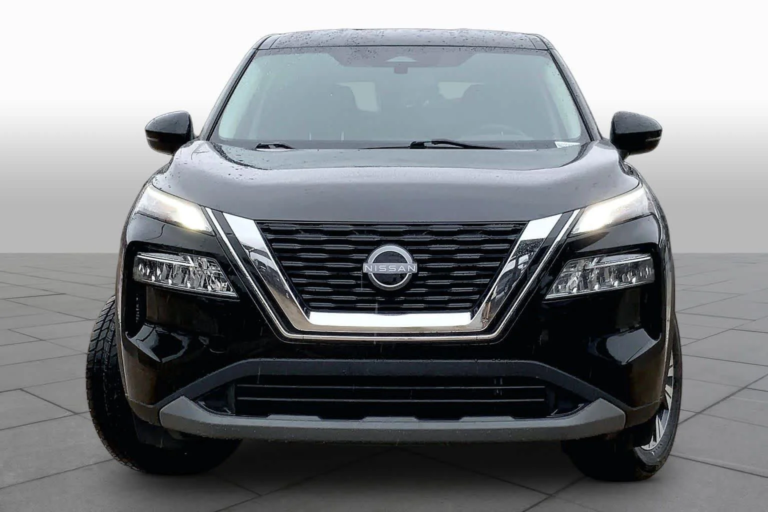 Used 2022 Super Black Nissan SV image 4