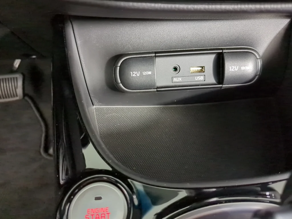 Used 2018 Silver Kia + image 22