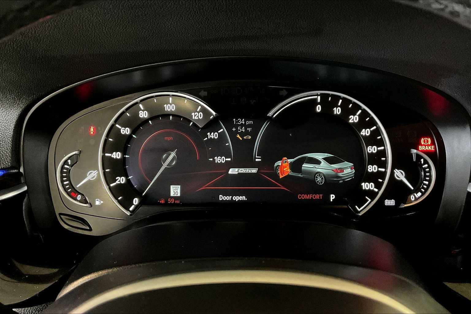 Used 2019 Black Sapphire Metallic BMW 530e iPerformance image 24