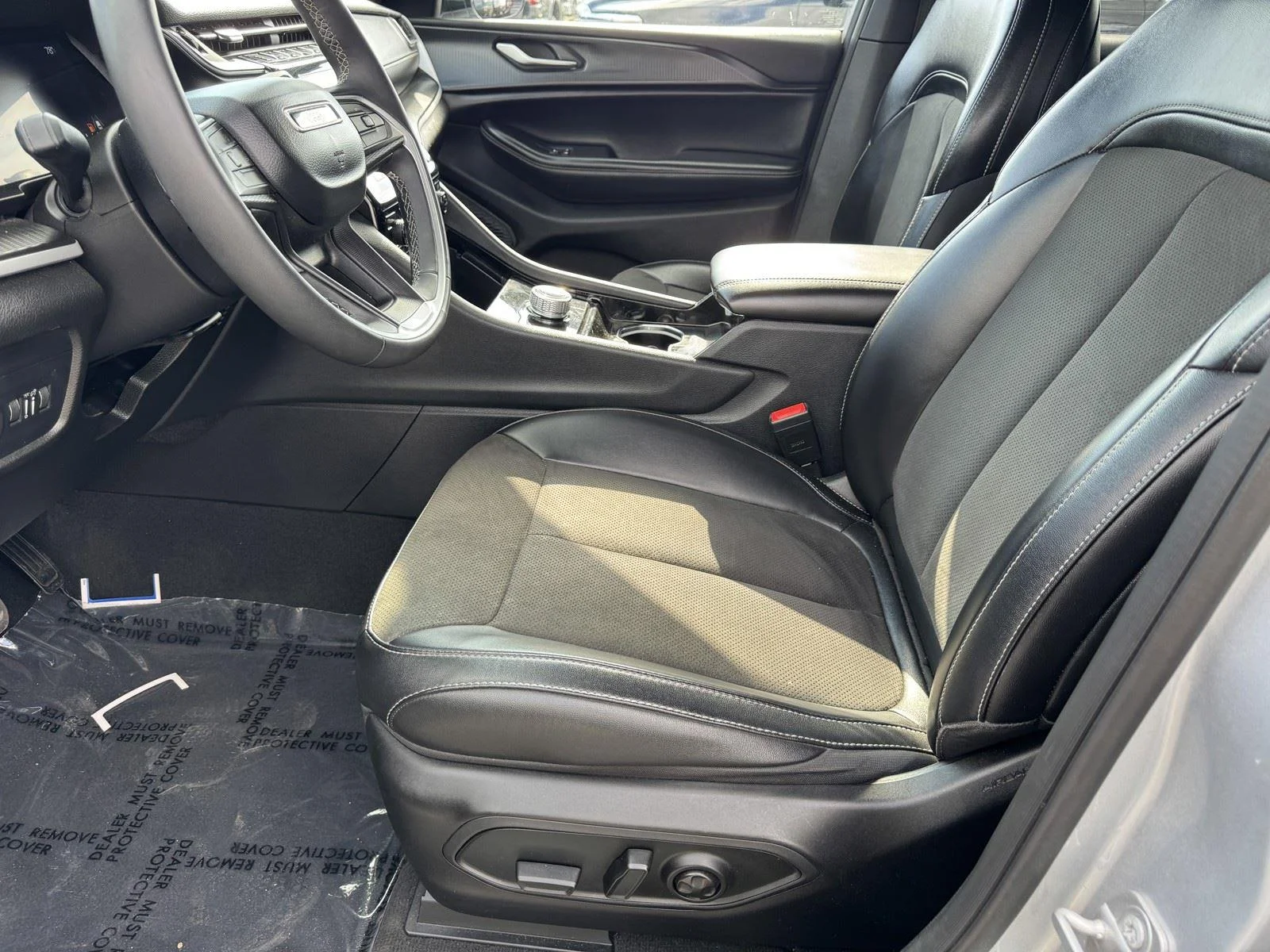 Used 2023 Silver Zynith Jeep Altitude image 19