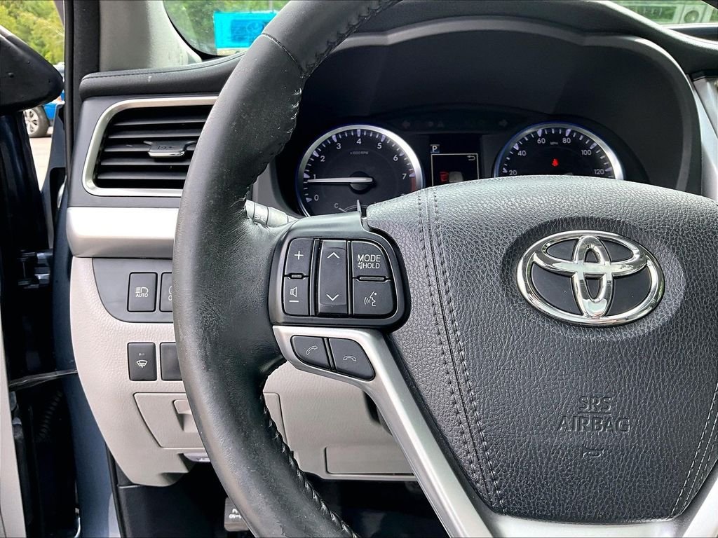 Used 2017 Shoreline Blue Pearl Toyota XLE image 24