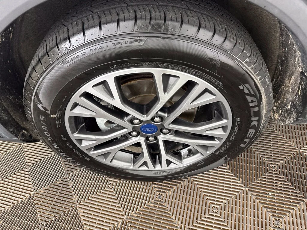 Used 2020 Gray Ford SEL image 30
