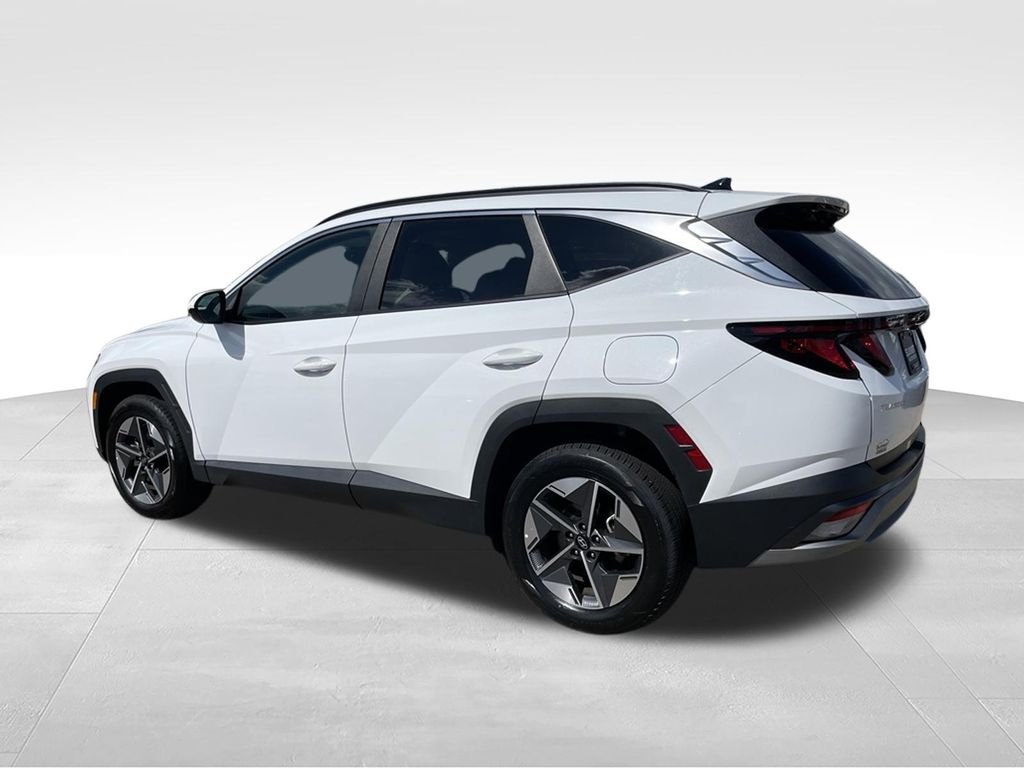 Used 2025 White Hyundai SEL image 6