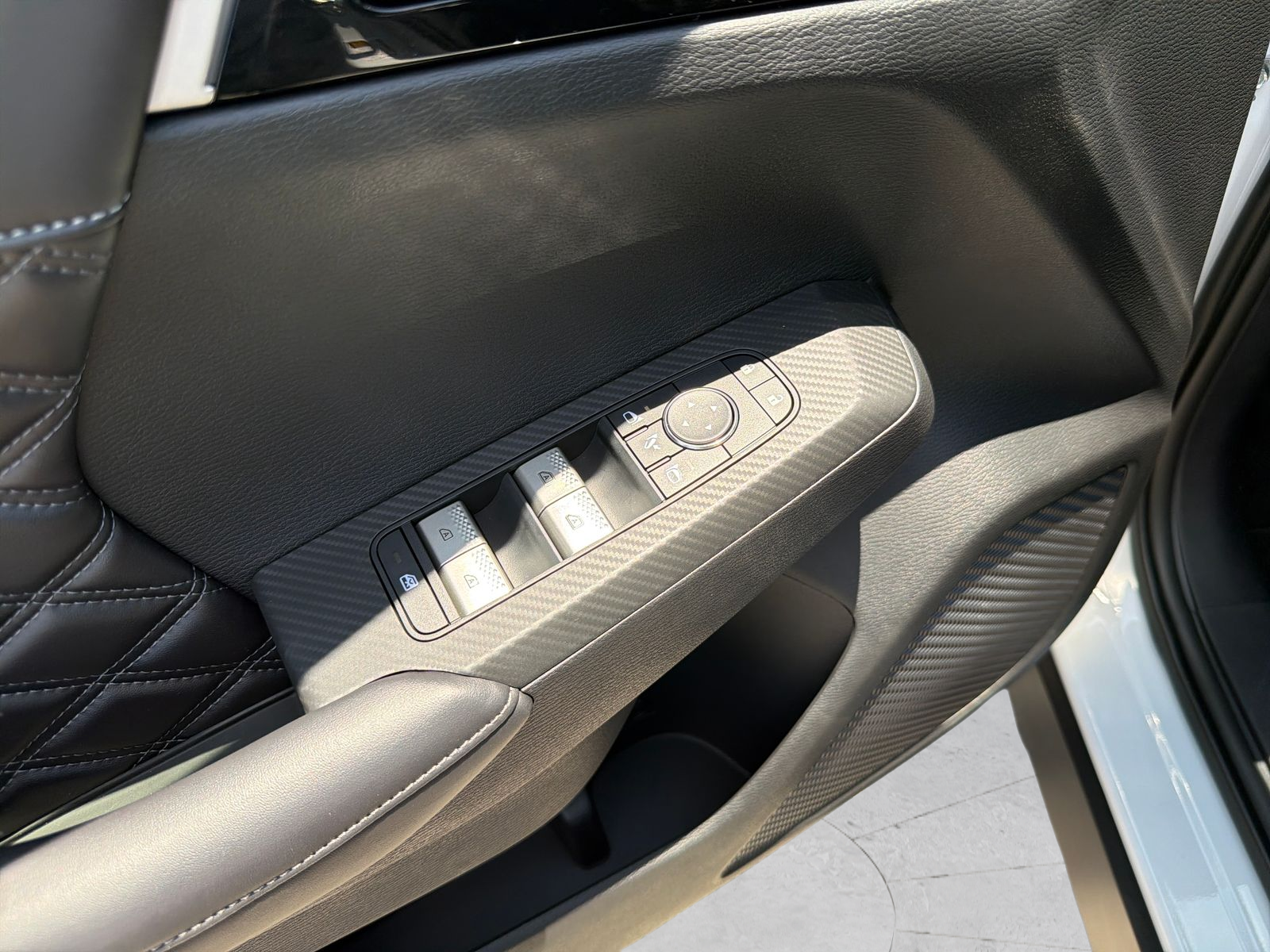 New 2026 White Nissan Platinum image 27