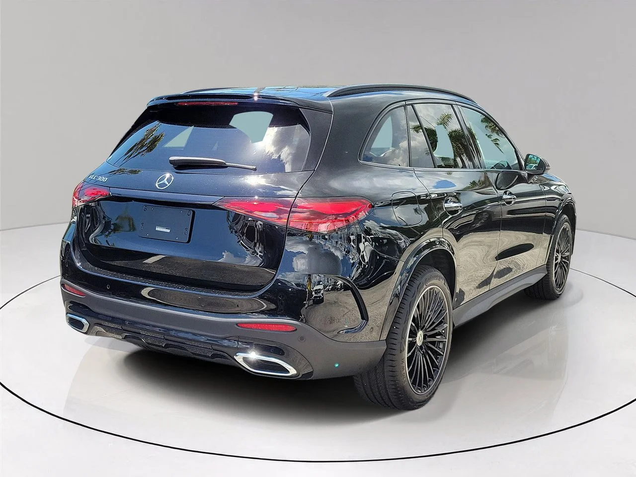 Used 2026 Black Mercedes-Benz GLC 300 image 4