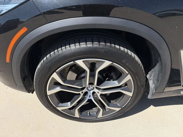 Used 2022 Black BMW sDrive40i image 10
