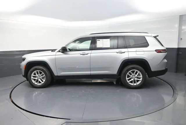 Used 2025 Silver Jeep Laredo image 6
