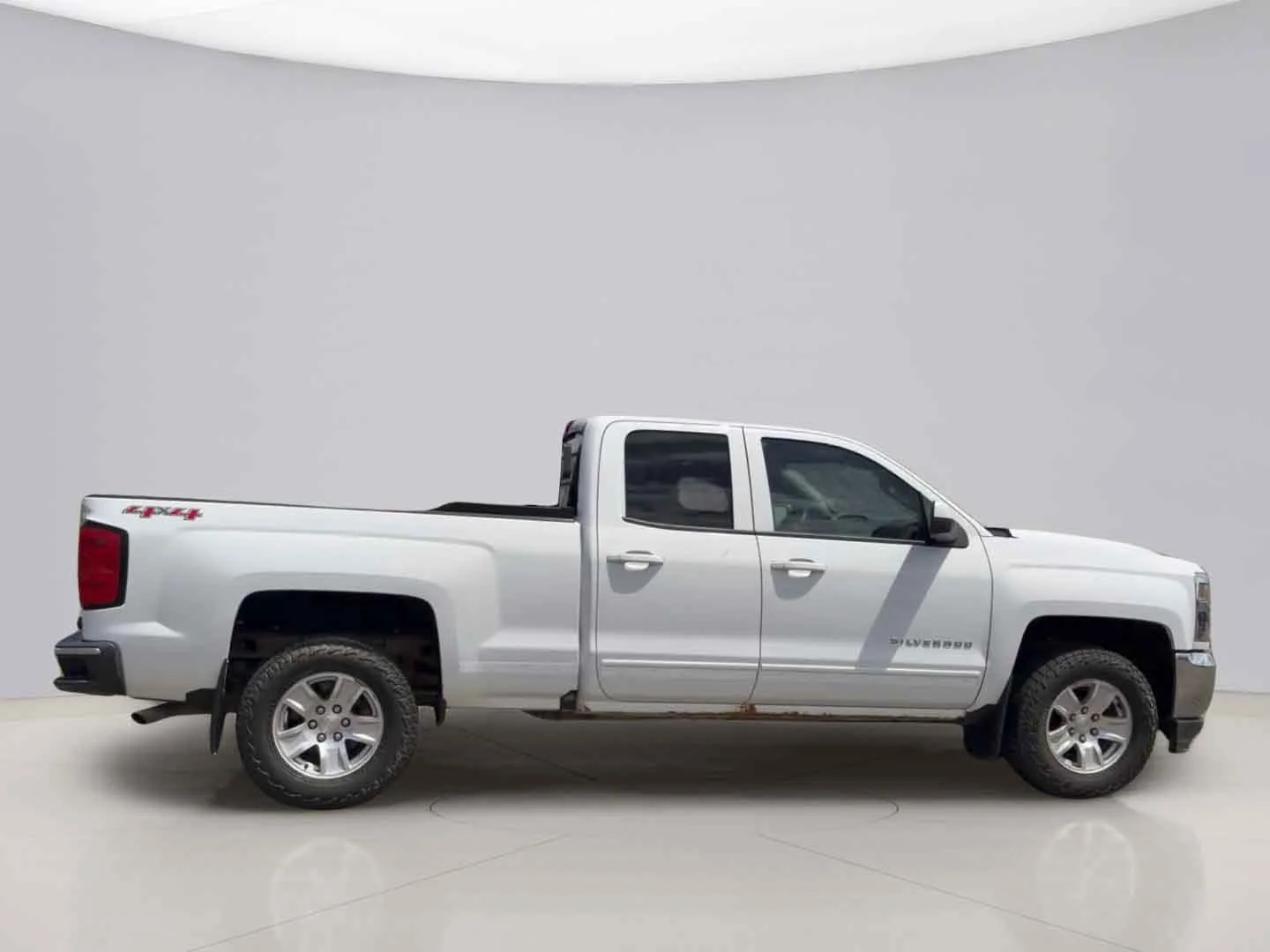Used 2017 White Chevrolet 1500 LT image 6
